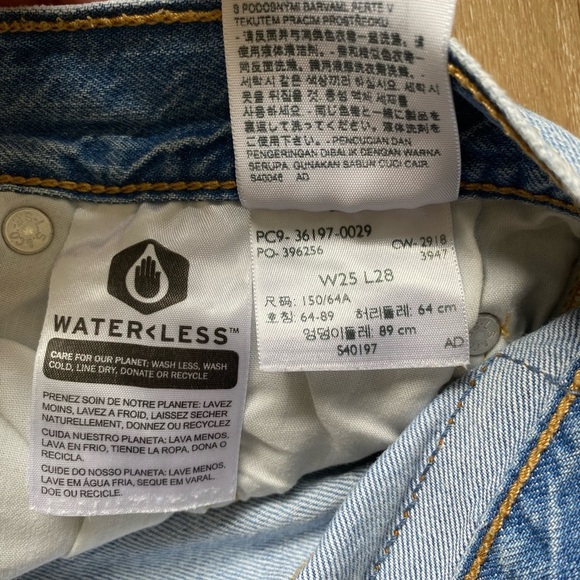 Levi’s 501 25x28 Slim Taper Light Wash Distressed Cut Off Button Fly Crop - Picture 14 of 14